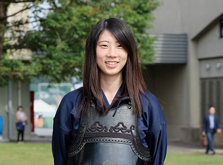 調 真衣